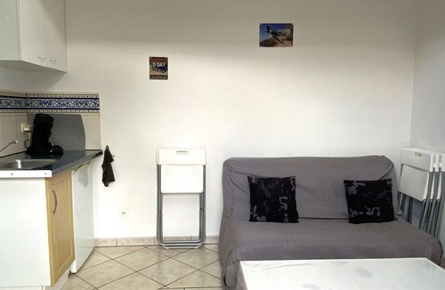 Asnelles Apartment | Le petit, gîte 100m from the beach