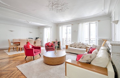 Saint-Vincent-de-Paul Apartment | Le Petit Hôtel - Appt 6p 127 m² à Paris