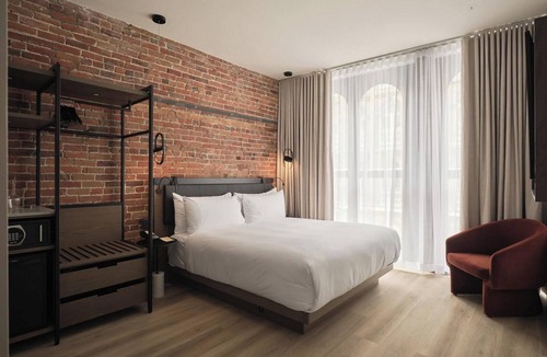 Old Montreal Hotel | Le Petit Hôtel Vieux-Montréal | Notre-Dame