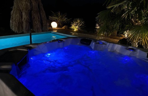 Boissy-Saint-Leger Villa | LE PETIT LAC house on 3 ha, swimming pool, jacuzzi, 2 ponds.12 people.