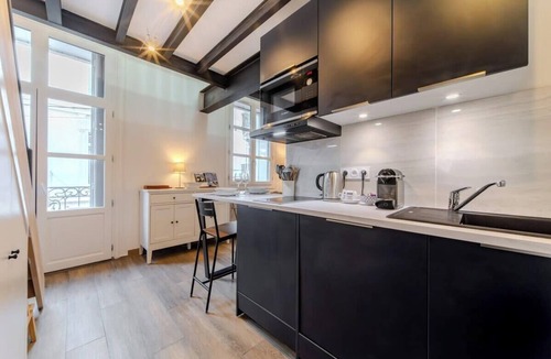 Figuerolles Apartment | Le Petit Loft - Joli Duplex - Climatisation
