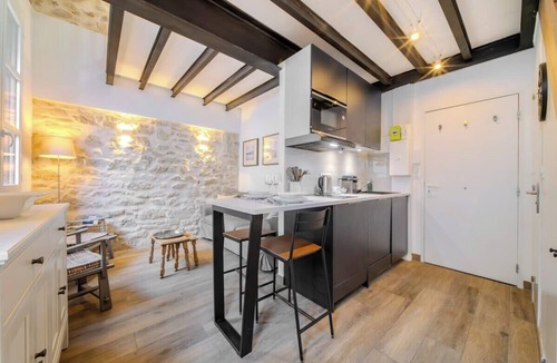 Figuerolles Apartment | Le Petit Loft - Joli Duplex - Climatisation