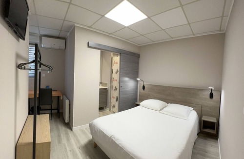 Beaumont-en-Veron Hotel | Le Petit Logis