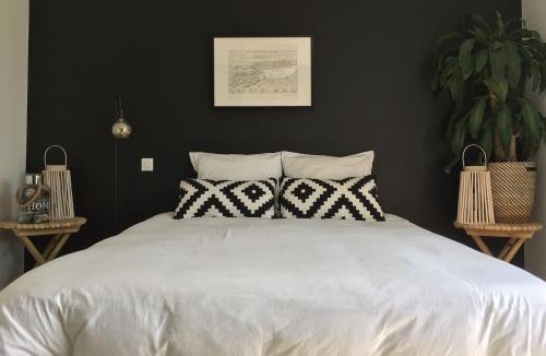 Saint-Coulomb Apartment | Le Petit Lupin