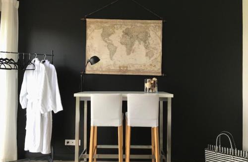 Saint-Coulomb Apartment | Le Petit Lupin