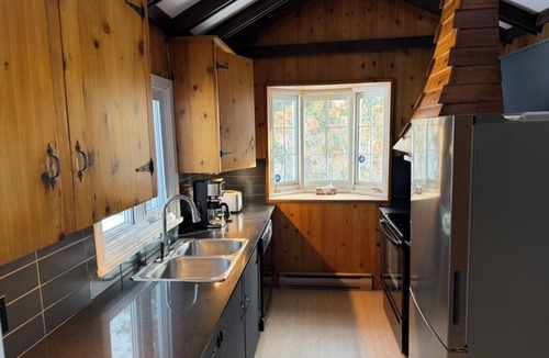 Fabreville Ski Chalet | Le Petit Manitou | Waterfront Chalet 20 min from Montréal in Laval
