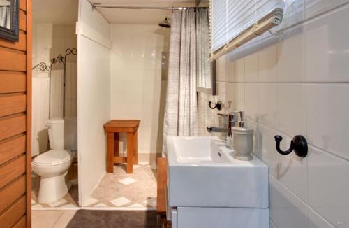 Grandes-Piles Bed & Breakfast | Le petit Manoir Spa et Vue sur rivière St Maurice