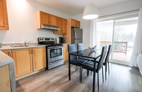 Lac-Simon Apartment | Le Petit Manoir | The Rubis | dogfriendly
