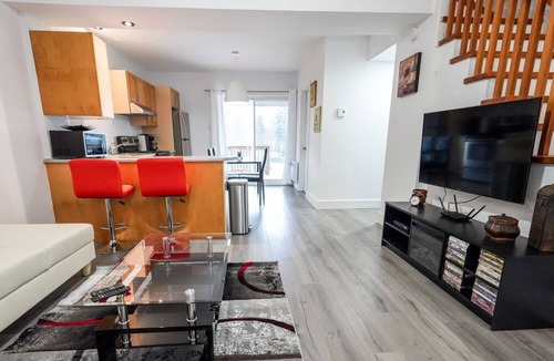 Lac-Simon Apartment | Le Petit Manoir | The Rubis | dogfriendly
