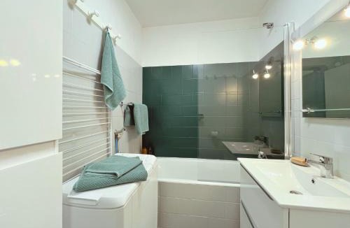 Petit Margny Apartment | Le Petit Margny - place de parking sécurisée - Your Sweet Loc