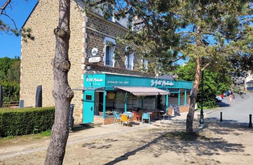 Dinard Hotel | Le petit Montmartre