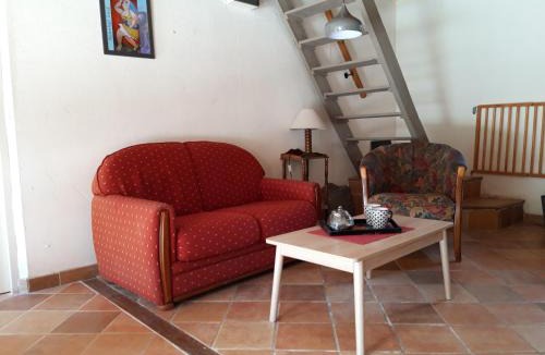 Nailly House | Le Petit Moulin Côté Cour