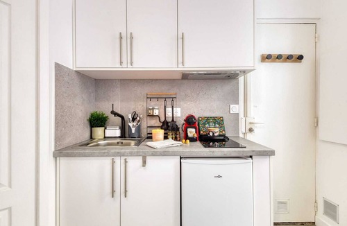 Aubervilliers Apartment | Le Petit nid cocooning - Warm and elegant studio apartment
