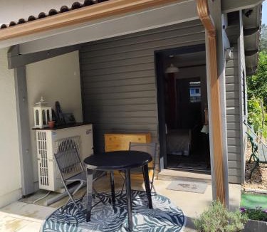 Castres-Gironde Other | Le petit nid dans les bois