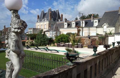 Neuille-le-Lierre House | le petit nid