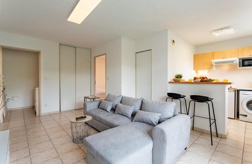 Poteries Apartment | Le Petit Oranger - Lumineux, Balcon & Parking