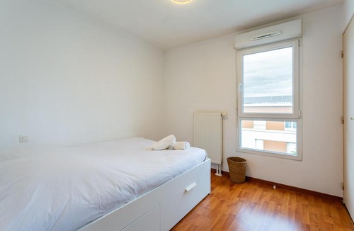 Poteries Apartment | Le Petit Oranger - Lumineux, Balcon & Parking