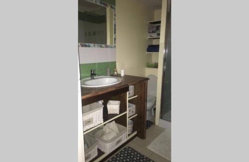 Laure-Minervois Apartment | Le Petit Ormeau attenant à la Tour du Portail Neuf