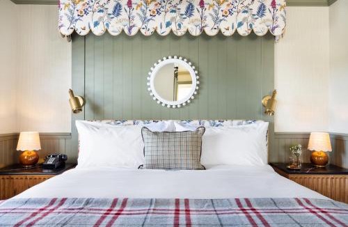 Golden Rectangle Hotel | Le Petit Pali at 8th Ave