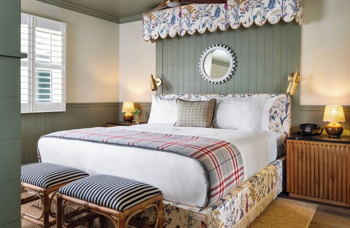 Golden Rectangle Hotel | Le Petit Pali at 8th Ave