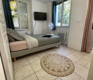 Melun Apartment | Le Petit Palmier - Gare de Melun