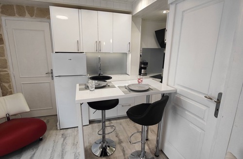 Brive-la-Gaillarde Apartment | Le Petit Paradis.