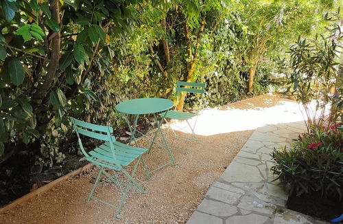 Brive-la-Gaillarde Apartment | Le Petit Paradis.