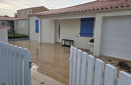 La Bree-les-Bains House | LE PETIT PARADIS Very spacious house with lovely garden terrace