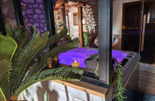 Tosny House | Le Petit Paradis