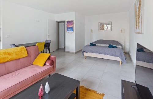 Pilotiere Apartment | Le Petit Patio proximité clinique Jules Verne