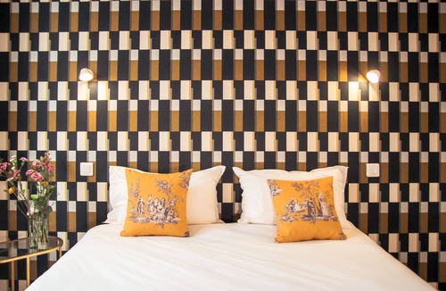 Laval Hotel | Le Petit Perier