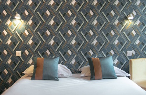 Laval Hotel | Le Petit Perier