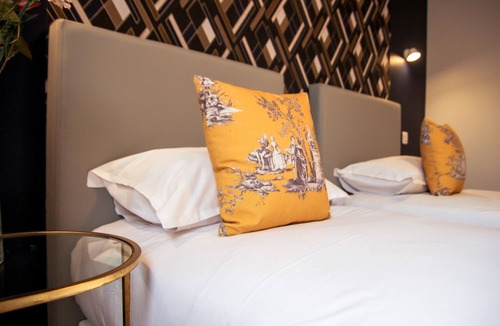 Laval Hotel | Le Petit Perier