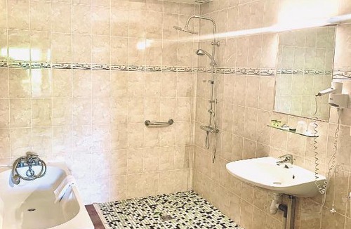 Serrieres Hotel | le petit roche