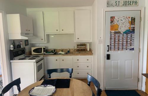 Saint-Alexis-des-Monts Apartment | Le Petit Saint-Joseph