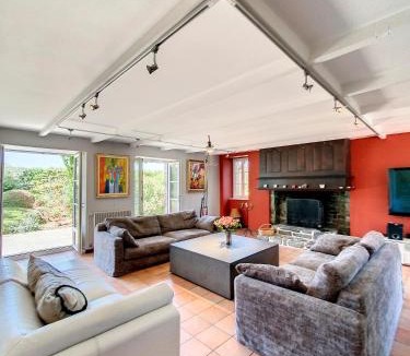 Vains House | Le Petit Saint-Léonard