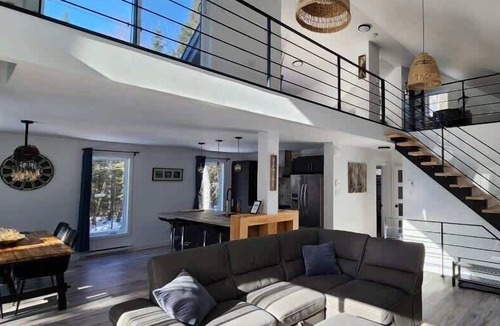 Rawdon House | Le Petit Saphir | Cozy stay with spa & pool table