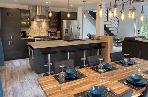 Rawdon House | Le Petit Saphir | Cozy stay with spa & pool table