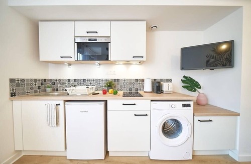 8th Arrondissement Apartment | Le Petit Villon- Maison de la Danse-Montplaisir