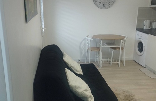 Quartier du Plateau Apartment | Le Petit Viry, à 20min D'orly