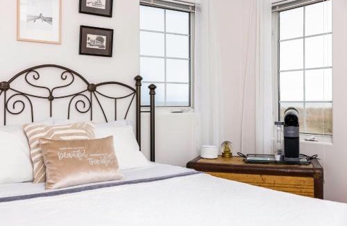 Val-Comeau Bed & Breakfast | Le Phare des Dunes