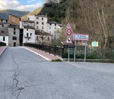 Roquesteron Bed & Breakfast | Le PHoenix