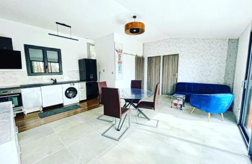 La Fagette House | Le Photinia