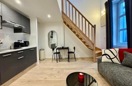 Moliere Vauban Apartment | Le picasso - Lyon les halles