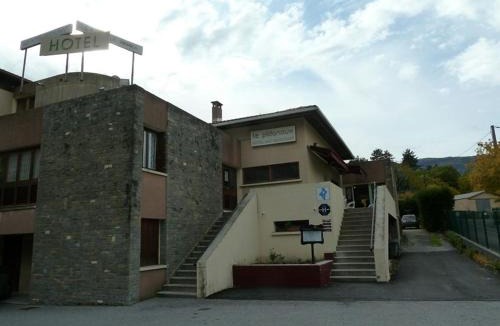 Saint-Julien-du-Verdon Hotel | Le Pidanoux