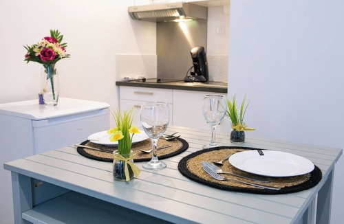 Laval Apartment | Le Pied-à-Terre - Wifi - Centre-ville