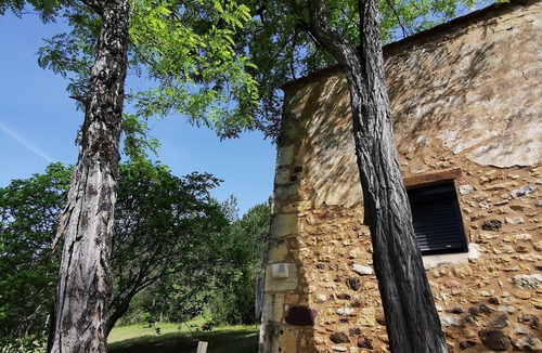Saint-Germain-de-Belves Villa | Le Pigeonnier, private heated swimming pool, green setting, fiberglassed accommodation