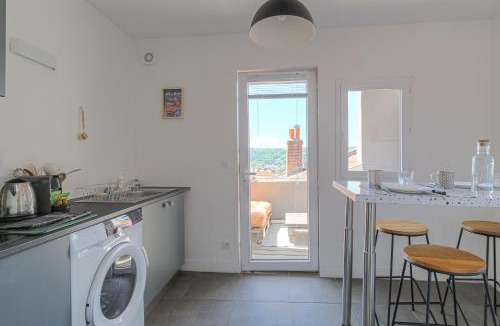 Centre Ville Apartment | Le Pipet - T2 avec terrasse, vue, à deux pas du théâtre antique