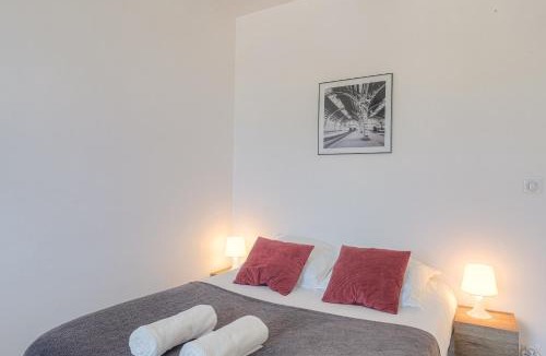 Centre Ville Apartment | Le Pipet - T2 avec terrasse, vue, à deux pas du théâtre antique