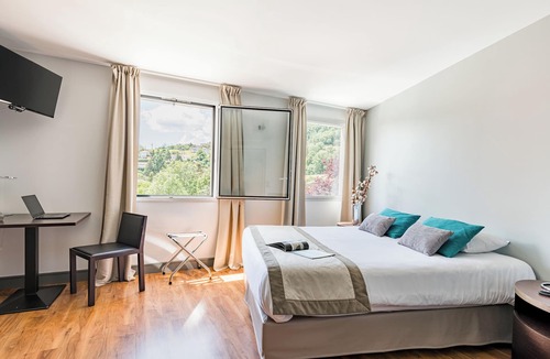 Brullioles Hotel | Le Place Neuve